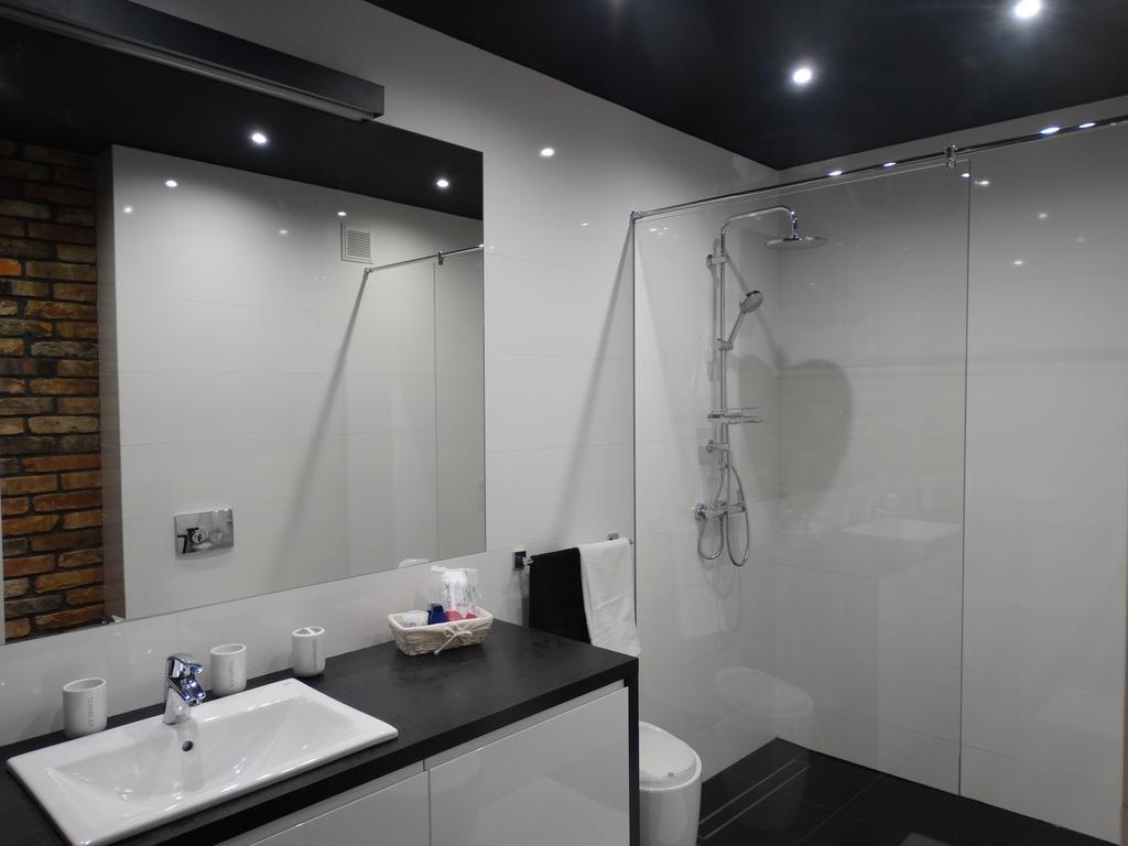 Black&White Apartment- Wierzbowa 5 Poznań Exteriör bild